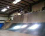 Barry skates the big vert ramp (470 Kb vid)